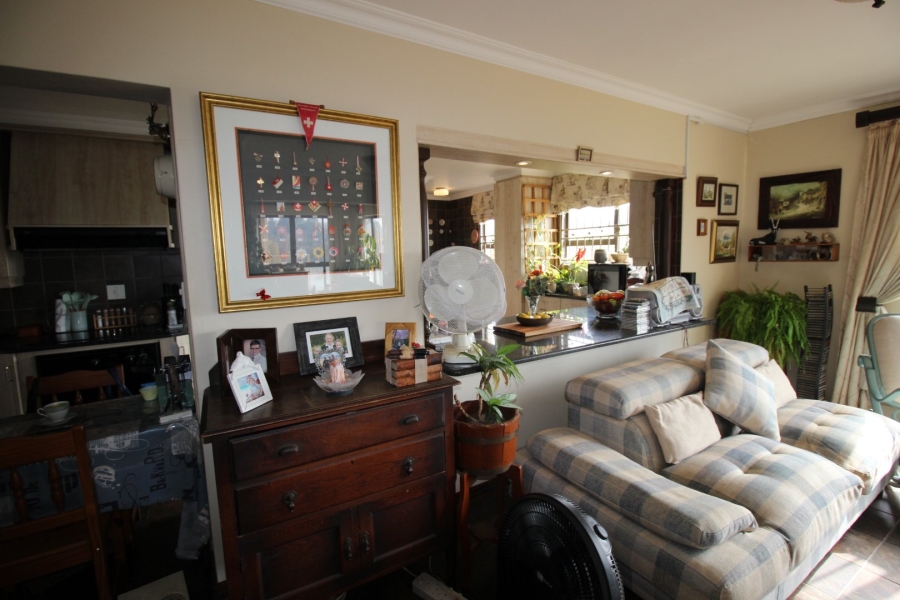 4 Bedroom Property for Sale in Lake Deneysville Free State